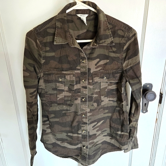 Forever 21 Buttondown Top sz Small Camo - Picture 1 of 5